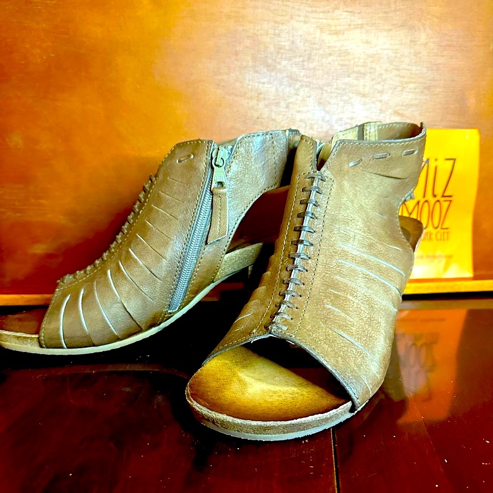 MIZ MOOZ LACE UP TROGAN SANDALS size 41 *NEW*